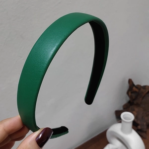 Detailed view of dark green leather headband with premium lychee grain and wide design