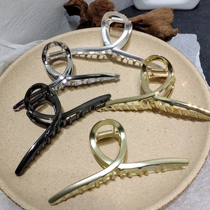 Pince à Cheveux en Alliage de Métal Style Français Grande Élégante Nœud Croisé Pince Crabe pour Coiffure Femme Accessoires Quotidiens