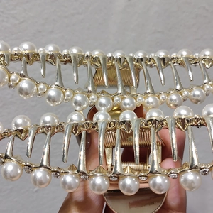 Pince à cheveux élégante en alliage doré avec perles et strass pour chignons