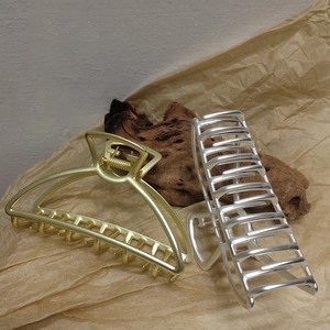 Minimalist large matte gold and silver alloy hair claws with geometric hollow design