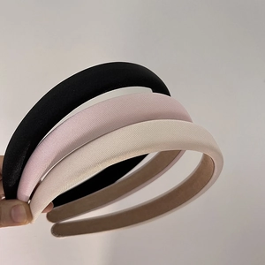 Dreiteiliges Set aus dicken Schwamm-Haarreifen in Schwarz, Rosa und Beige-Twill