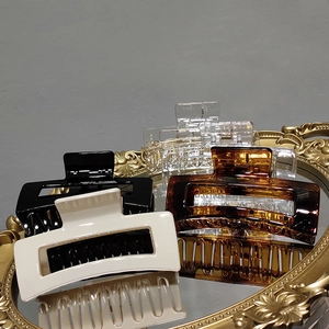 French Style Rectangle Hollow Hair Claw Clip Large Korean Fashion Plastic Non-Slip Hair Catch For Women Elegant Hair Accessories
