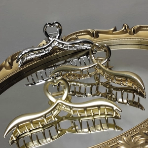 Elegant Heart Hollow Alloy Metal Hair Claw Clip Large Nonslip Shark Clip For Women Girls Korean Ins Style Hair Accessories