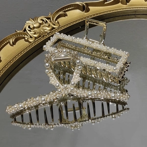 Elegant Metal Hair Claw Clip With Faux Artificial Pearls Rhinestones Large French Retro Non-Slip Shark Clip For Women Thick Hair