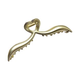 Elegant gold metal hair claw clip with heart hollow design for women's hairstyles