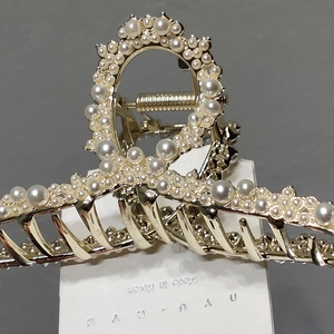 Elegant champagne gold shark hair claw clip with faux pearls in crown design