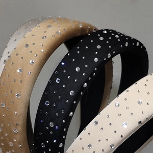 Serre-têtes rembourrés avec strass étincelants en satin champagne et tissu de soie noire