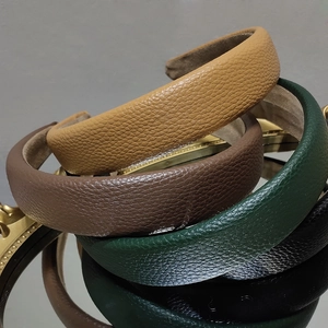 Serre-têtes en cuir à motif litchi en plusieurs couleurs sur un cadre doré vintage