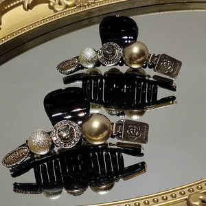 Vintage Camellia Hair Claw Clip Elegant Black Resin Clamp With Perfume Bottle Charm Artificial Pearl Rhinestone Accessories For Women