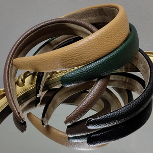 Serre-têtes en cuir à motif litchi en marron, beige, vert et noir