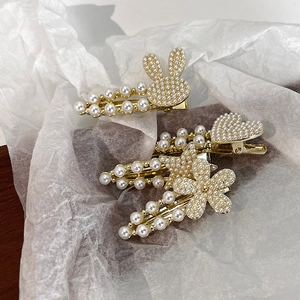 Lot de 4 barrettes à cheveux dorées avec perles blanches en forme de lapin et de cœur