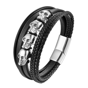 Mehrlagiges schwarzes Lederarmband für Herren mit polierten Totenköpfen aus Metall und Verschluss