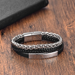 Gelaagde herenarmband van leer met zilveren titanium stalen ketting en magneetsluiting