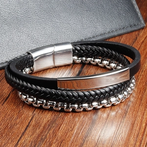 Herenarmband met drie lagen van zwart leer en staal met een magnetische sluiting