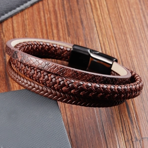 Mehrlagiges geflochtenes Herren-Lederarmband in Braun mit schwarzem Magnetverschluss