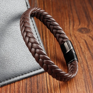 Bracelet double couche en cuir tressé marron foncé pour homme avec fermoir en acier noir