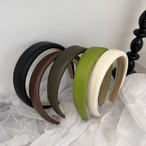 Gepolsterte Macaron-Satin-Stirnbänder im Set in Schwarz, Grün und Creme für Damen