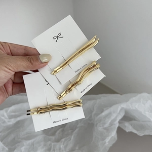 Minimalist gold alloy hair clips set with straight and wavy designs on display card