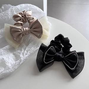 Lot de chouchous élégants en satin noir et champagne avec des nœuds ornés de strass