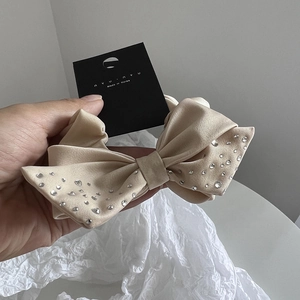 Chouchou n?ud élégant en satin beige avec strass étincelants de style coréen