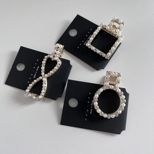 Elegant Korean Style Artificial Pearl Rhinestone Hair Clip Gold Alloy Geometric Shape Side Clip For Women Wedding Party Jewelry Accessory