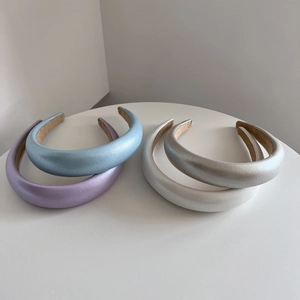 Detail of colorful padded sponge headbands with pearlescent finish and non-slip lining