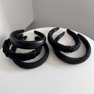 Lot de 5 serre-têtes noirs rembourrés avec diverses textures comme le satin et le cuir