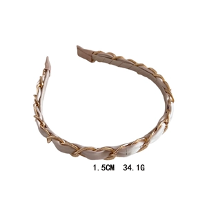Slim headband with light beige fabric and interwoven golden metal chain detail