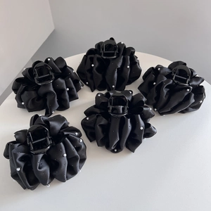 Elegant Black Satin Ruched Hair Claw Clip With Faux Artificial Pearl Rhinestone Large Cloud Bubble Hairpin For Women Hair Accessories