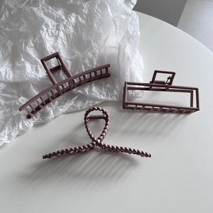 Large Alloy Matte Hair Claw Clip For Women Elegant Minimalist Strong Hold Shark Hair Clips Hair Styling Tools Accessories