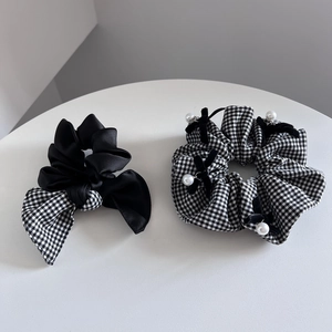 Chouchou Noeud Papillon Pied-de-Poule en Satin Style Français Noir Blanc Élastique Cheveux en Tissu avec Künstliche Perle Femme