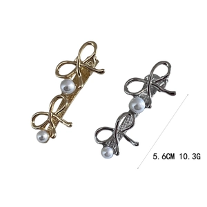 Set aus silbernen und goldenen Haarklammern mit Schleife, weißen Perlen und 5,6 cm Länge