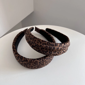 Set di cerchietti in velluto con stampa leopardata e design imbottito alla moda