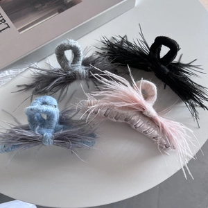 Chic ostrich feather hair claw clip set in four elegant colors with wool wrapped finish