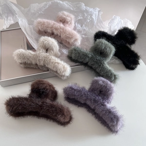 Grande Pince à Cheveux en Peluche Fausse Fourrure Élégante Accessoires de Coiffure Automne Hiver pour Femmes Outil de Coiffure Quotidien