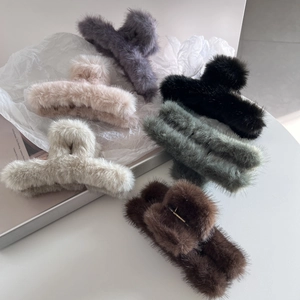 Lot de 6 pinces à cheveux en peluche de fausse fourrure aux couleurs variées d'hiver