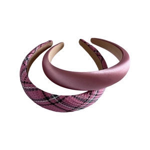 Set de serre-têtes rembourrés en satin rose et à carreaux noirs au style rétro