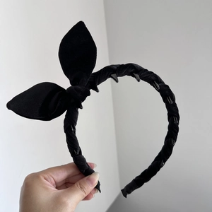 Detail of black velvet braided headband featuring bunny ear bow and non-slip inner teeth