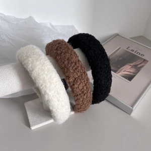 Thick wool sponge headbands in white, brown, and black for a high-volume retro autumn style
