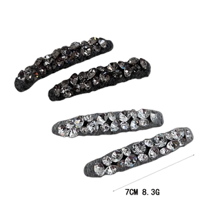 Lot de quatre barrettes style français avec strass sur base en feutre gris, 7 cm