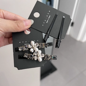 Blumen-Haarclip-Set mit tschechischen Kristallen, Perlen und schwarzen Entenschnabel-Clips
