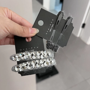 Lot de barrettes à cheveux de style français avec strass et base en tissu gris élégant