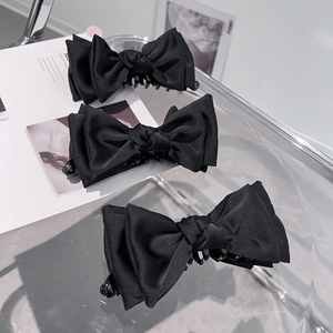 Set di eleganti fermagli a banana in raso nero con fiocco a tre strati