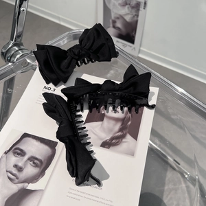 Tre eleganti fermagli per capelli con fiocco in raso nero per acconciature da donna raffinati