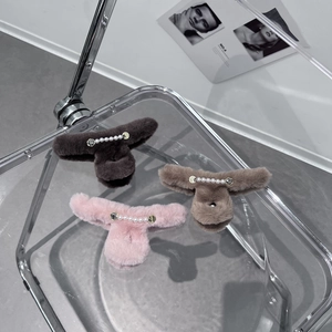 Trois pinces à cheveux en peluche café, kaki et rose avec perles et strass