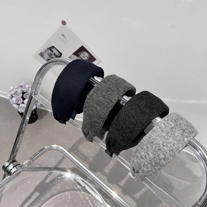 Lot de quatre serre-têtes larges en tricot élégants pour coiffure chic de femme