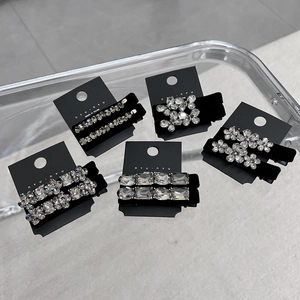 Luxe haarspeldenset met sprankelende strass-steentjes voor een elegante styling