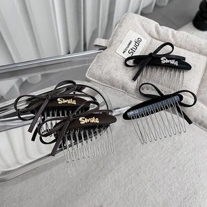 Peigne à cheveux élégant avec nœud en cuir et incrustation Smile pour coiffure chic