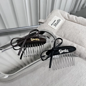 Lot de peignes à cheveux avec nœuds en cuir noir et marron et détails Smile métalliques