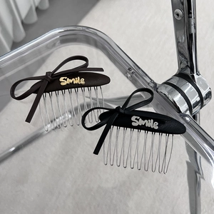 Peignes à cheveux à nœuds élégants en cuir noir et marron avec décor en métal Smile